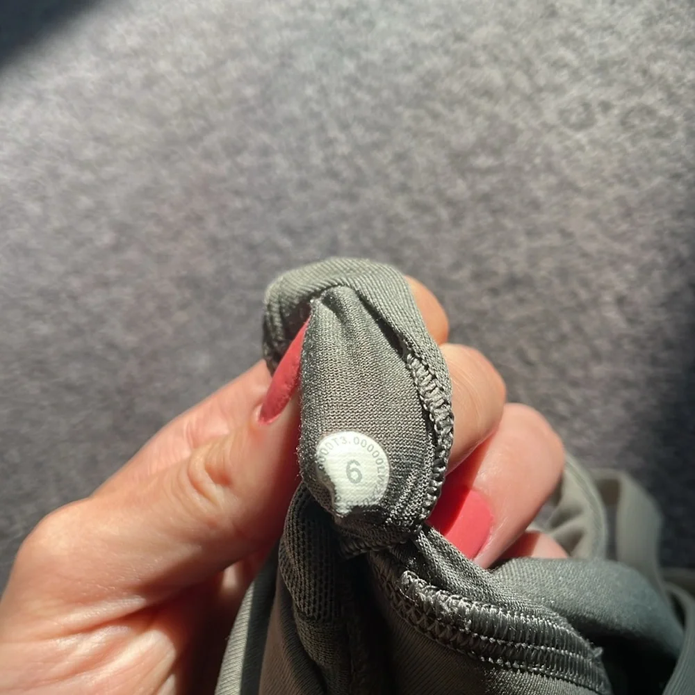 Lululemon sports bra 6 - Picture 5 of 5